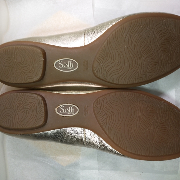 Sofft Gold Flower Flats Size 8 - Picture 2 of 5